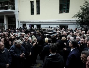 Πλήθος πολιτικών και πολιτών στο ύστατο χαίρε στον Δημήτρη Σιούφα